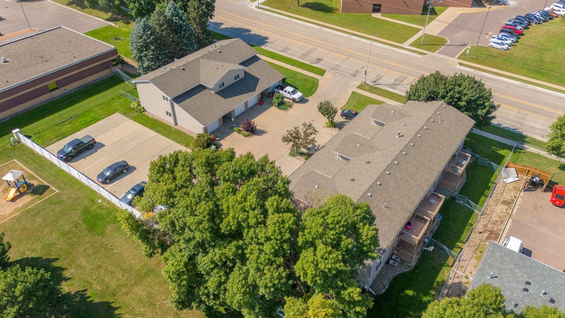 Sioux Falls Apartment: 620/626 N Sycamore Ave
