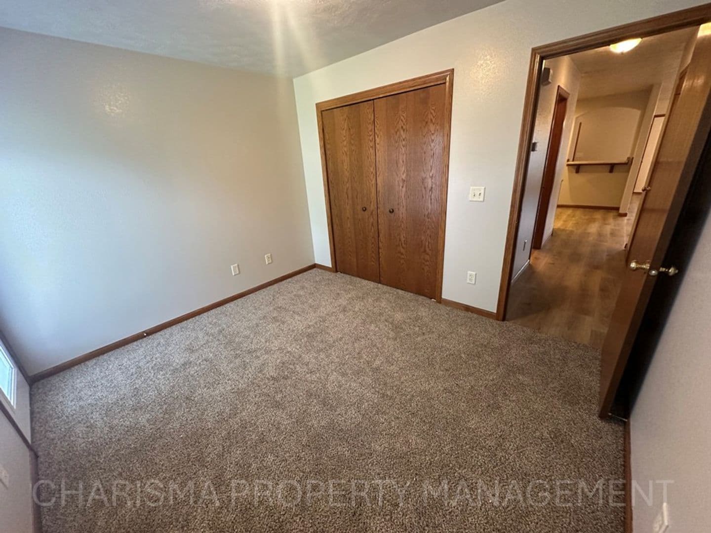 Brandon Apartment: 401 9th Ave N