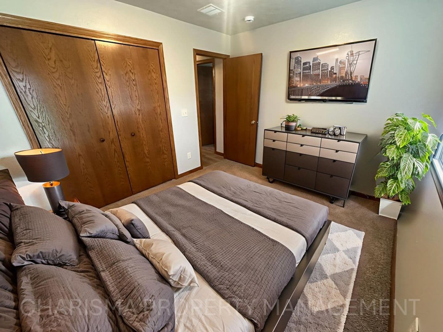 Brandon Apartment: 401 9th Ave N