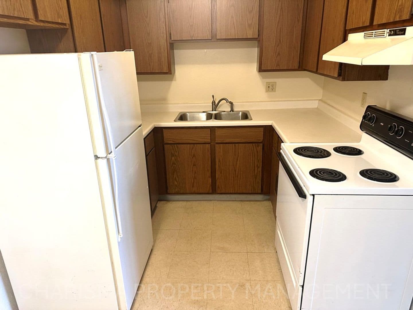 Garretson Apartment: 513 N Main Ave