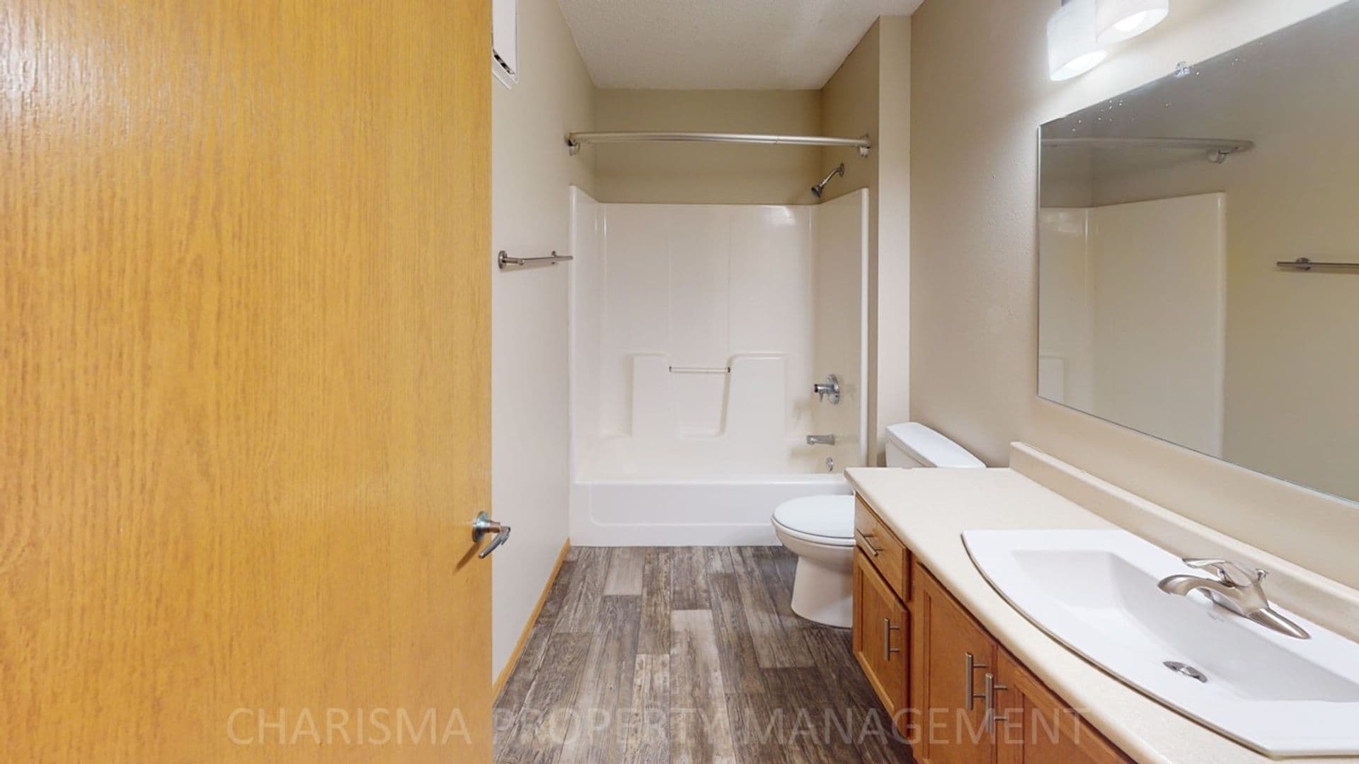 Sioux Falls Apartment: 620/626 N Sycamore Ave