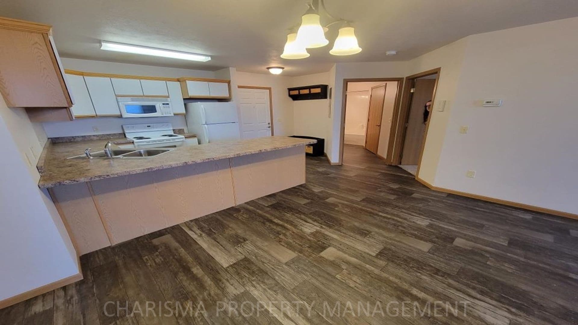 Hartford Apartment: 906 N Western Ave  and 911 N Oaks Ave