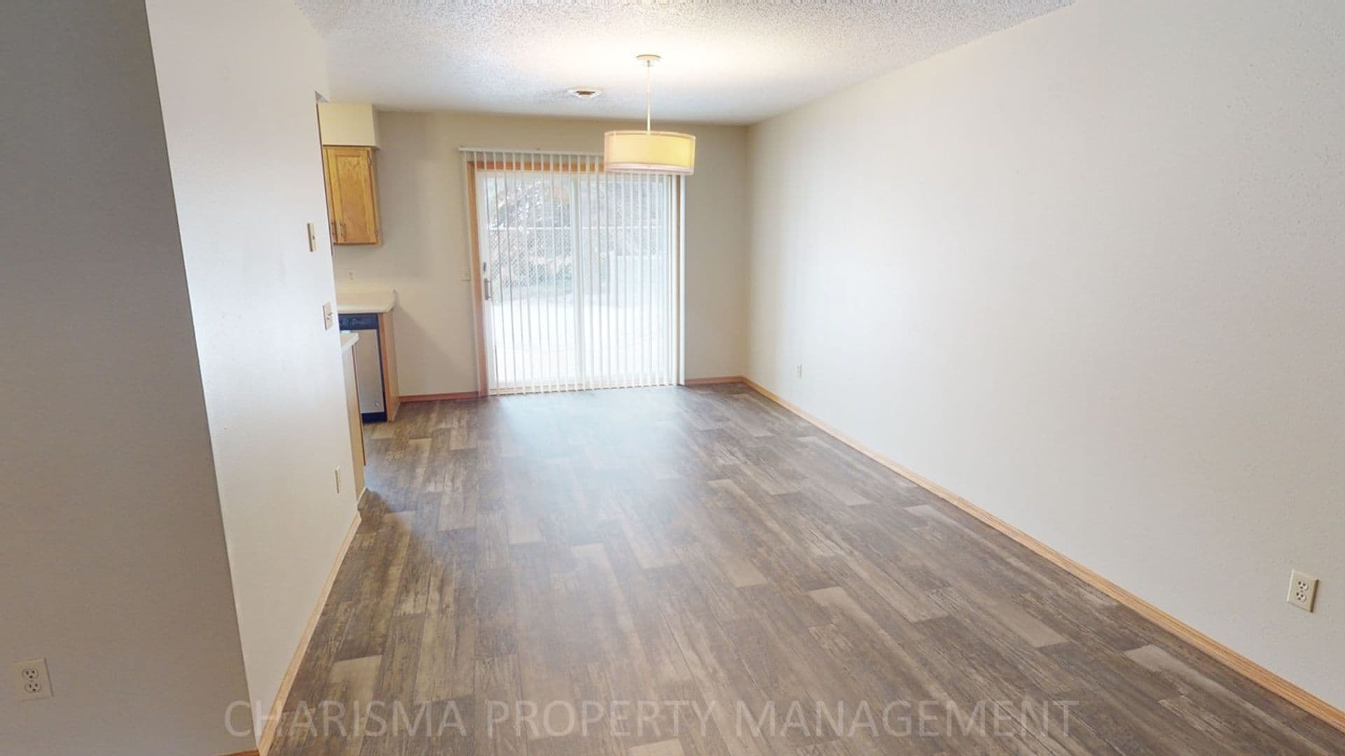 Sioux Falls Apartment: 620/626 N Sycamore Ave
