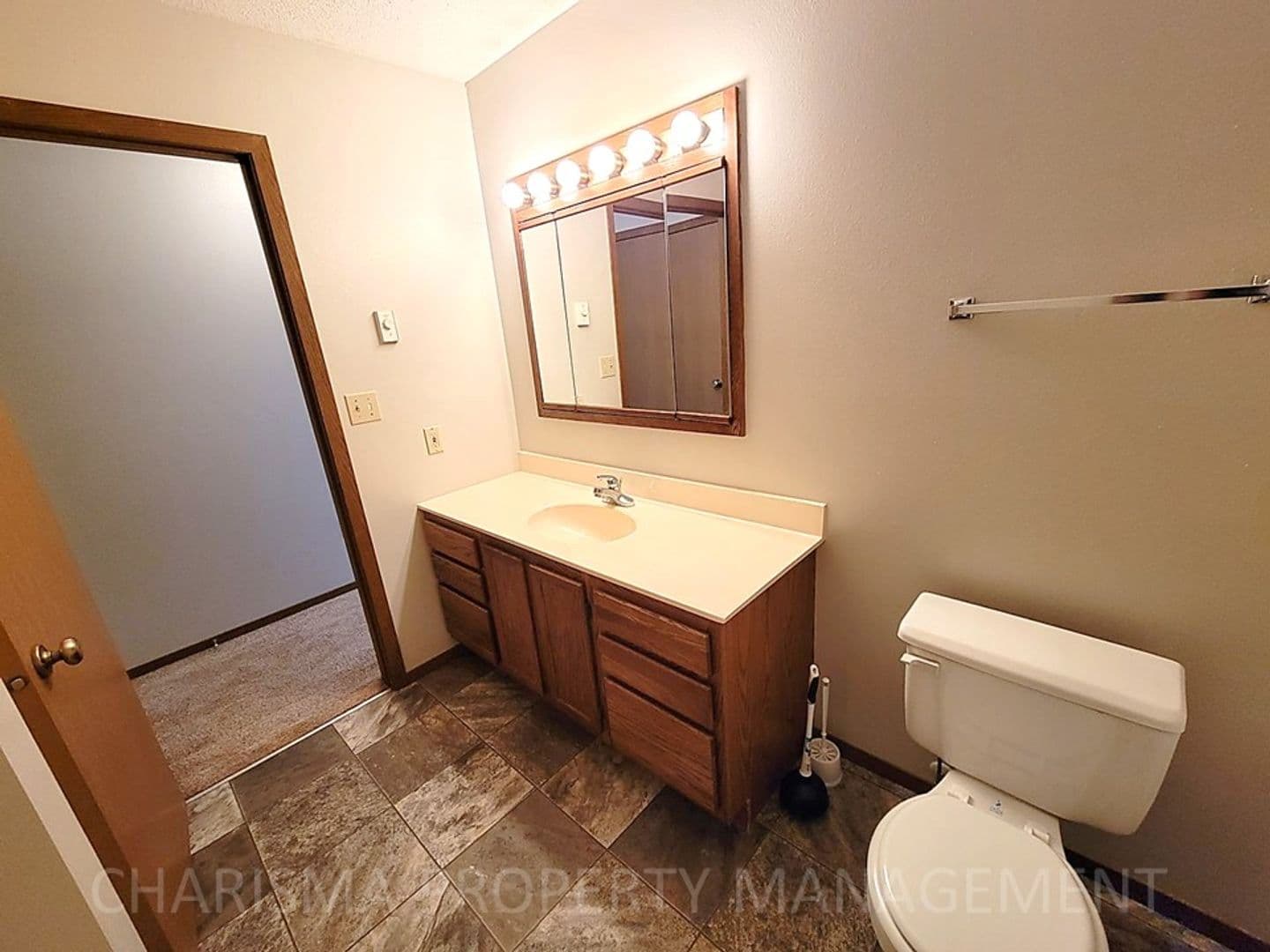 Brookings Apartment: 1016 Southland Lane
