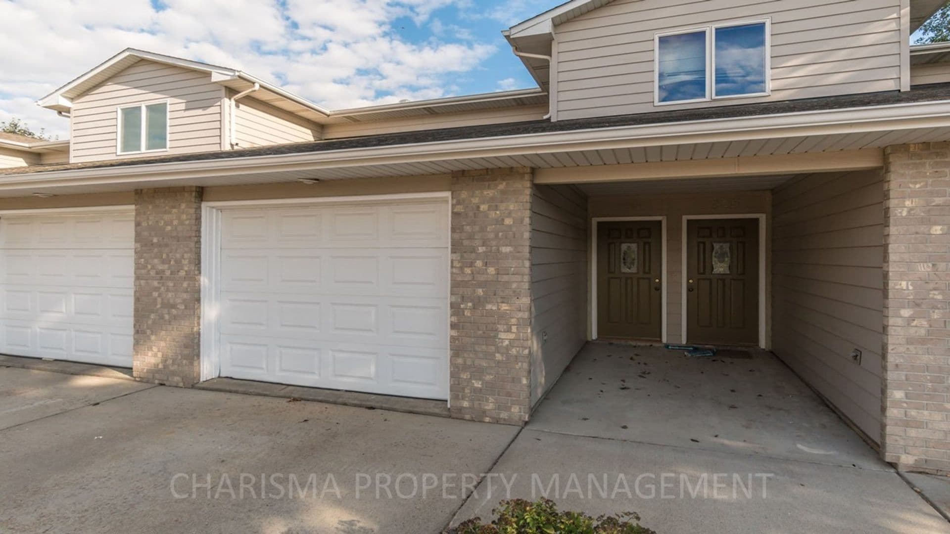 Sioux Falls Apartment: 620/626 N Sycamore Ave