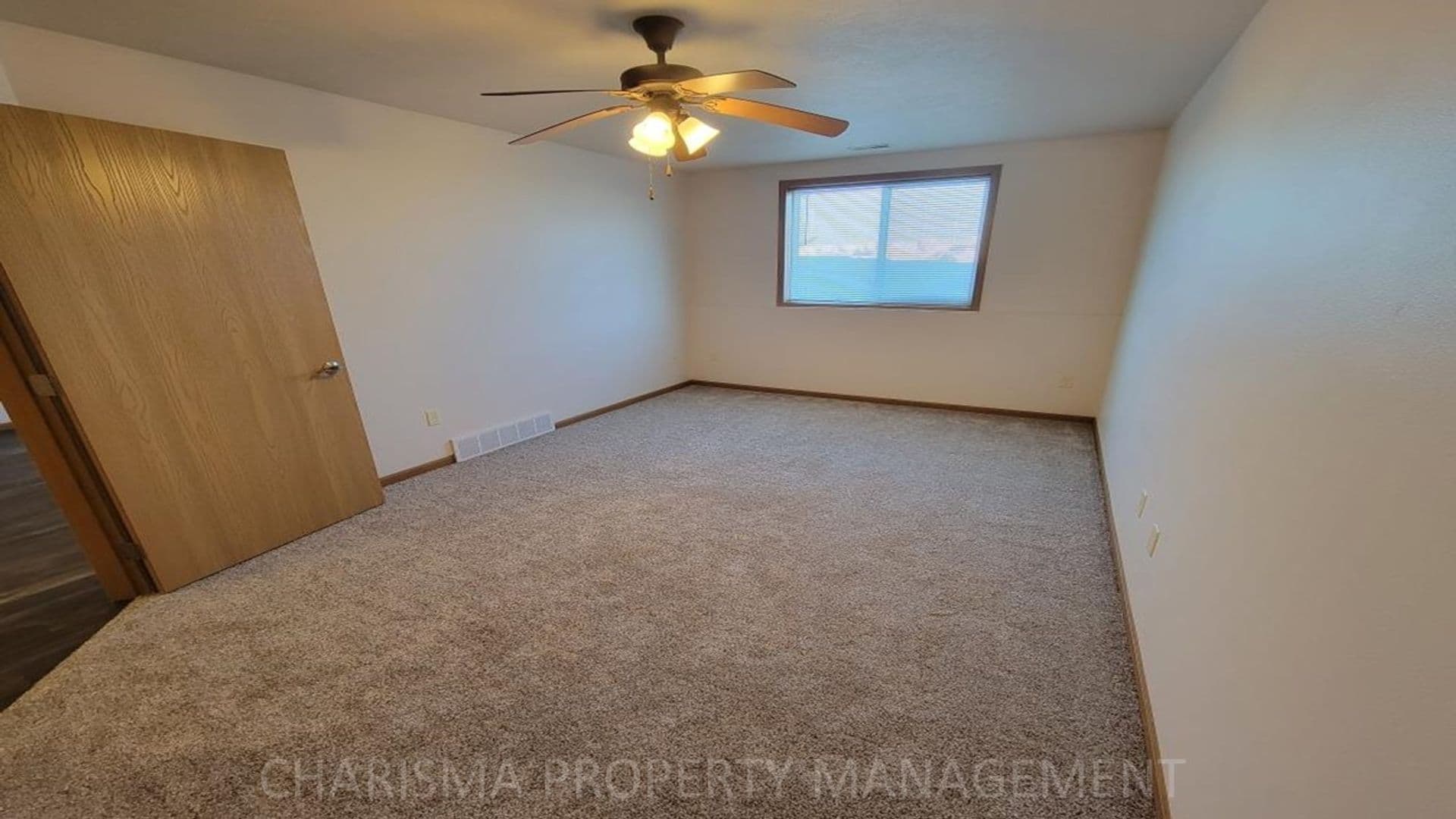 Hartford Apartment: 906 N Western Ave  and 911 N Oaks Ave