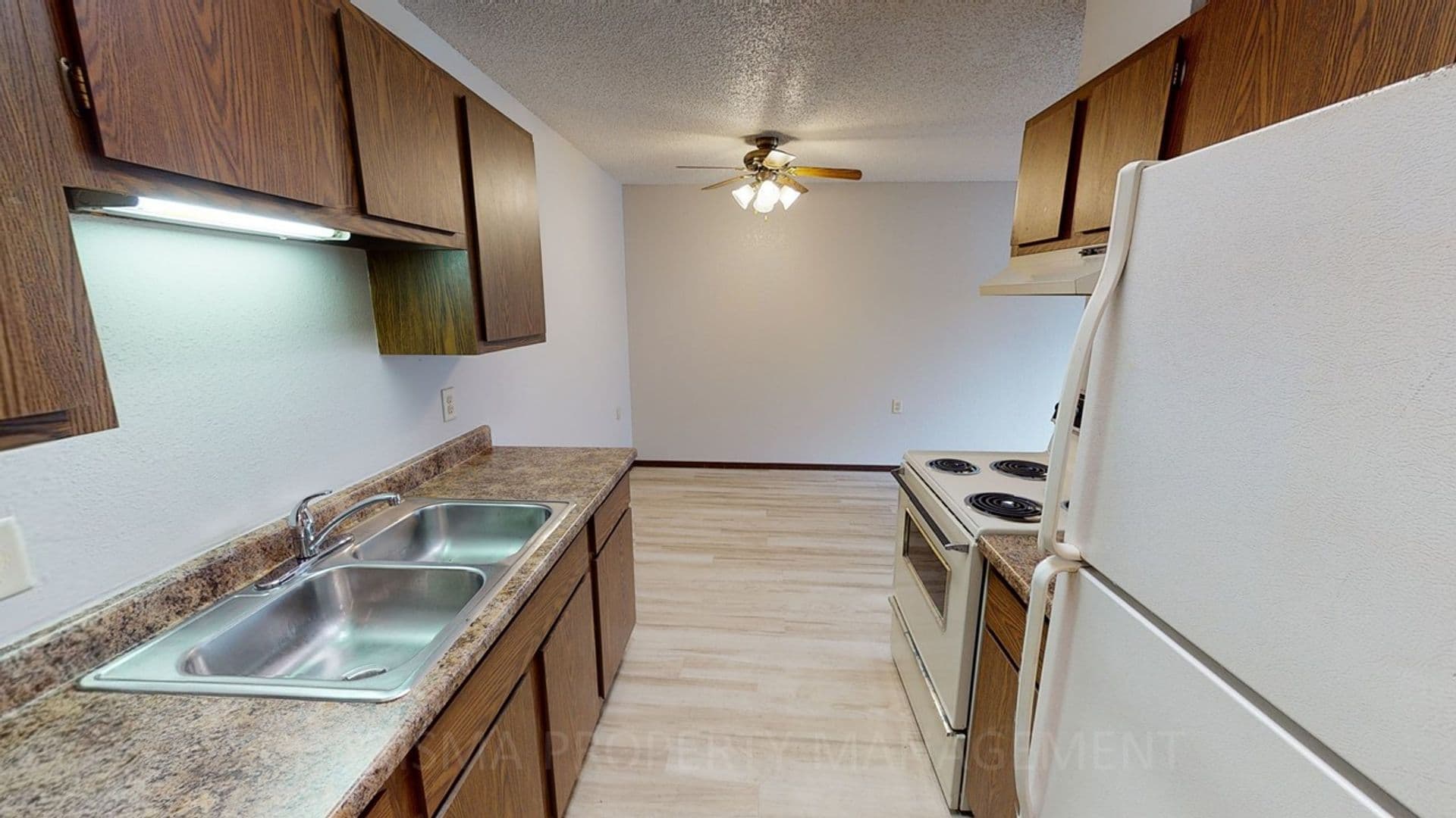 Sioux Falls Apartment: 4904 S Kirkwood Circle