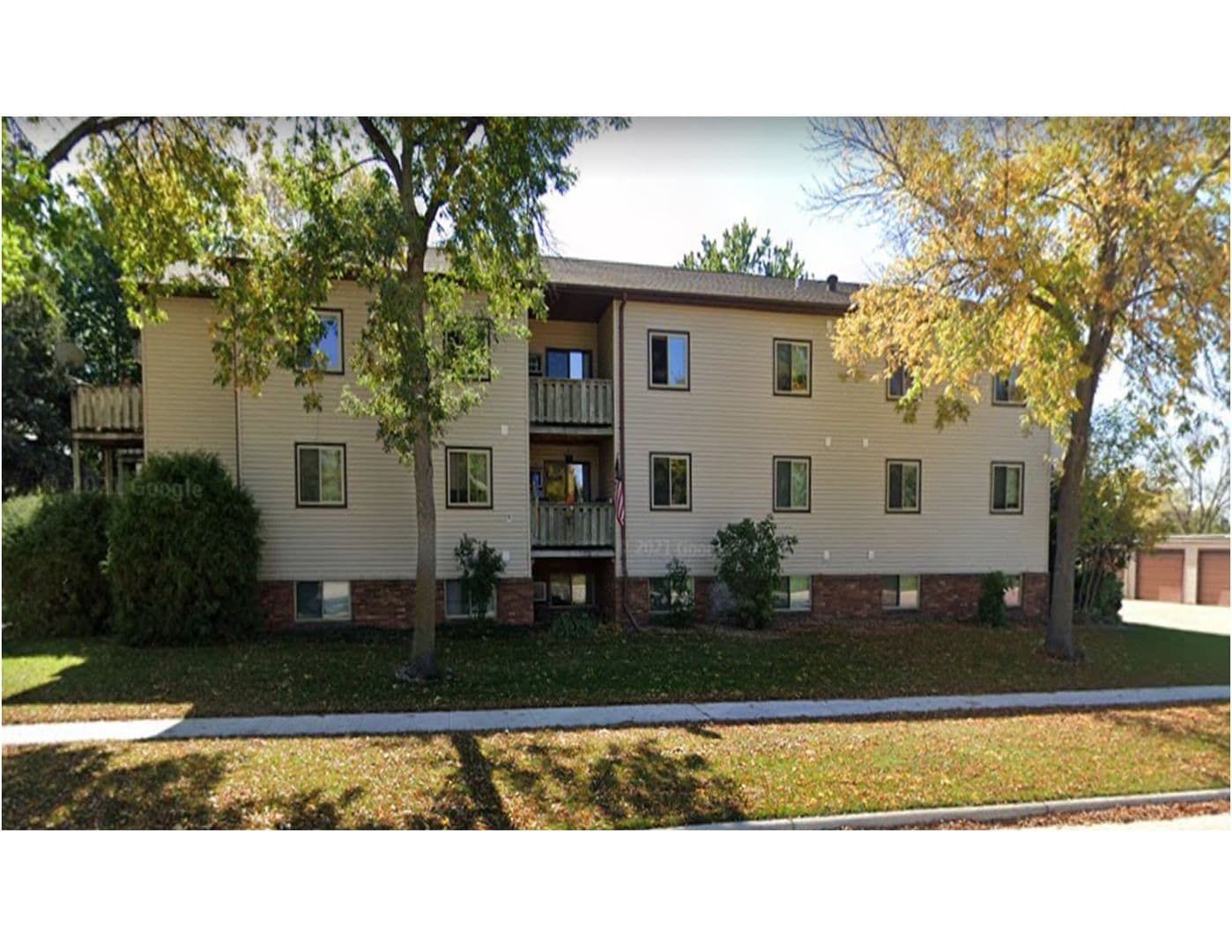 Pipestone Apartment: 920 2nd St. NW