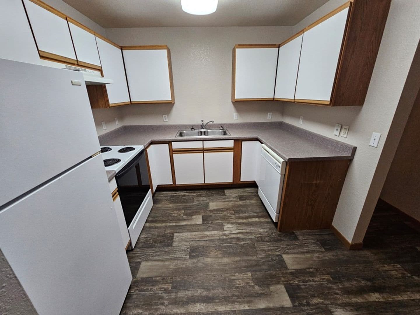 Tea Apartment: 340 N Main Ave #11