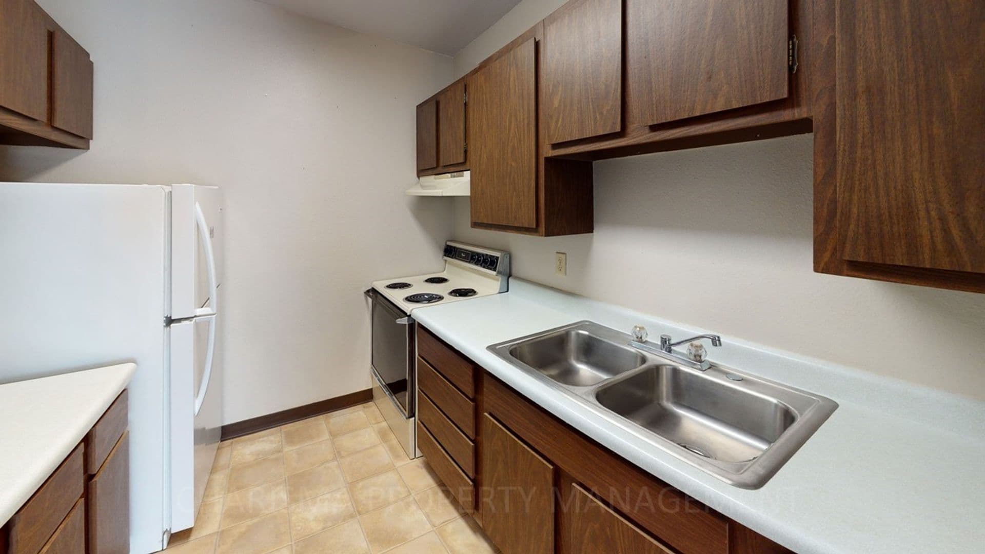 Pipestone Apartment: 920 2nd St. NW