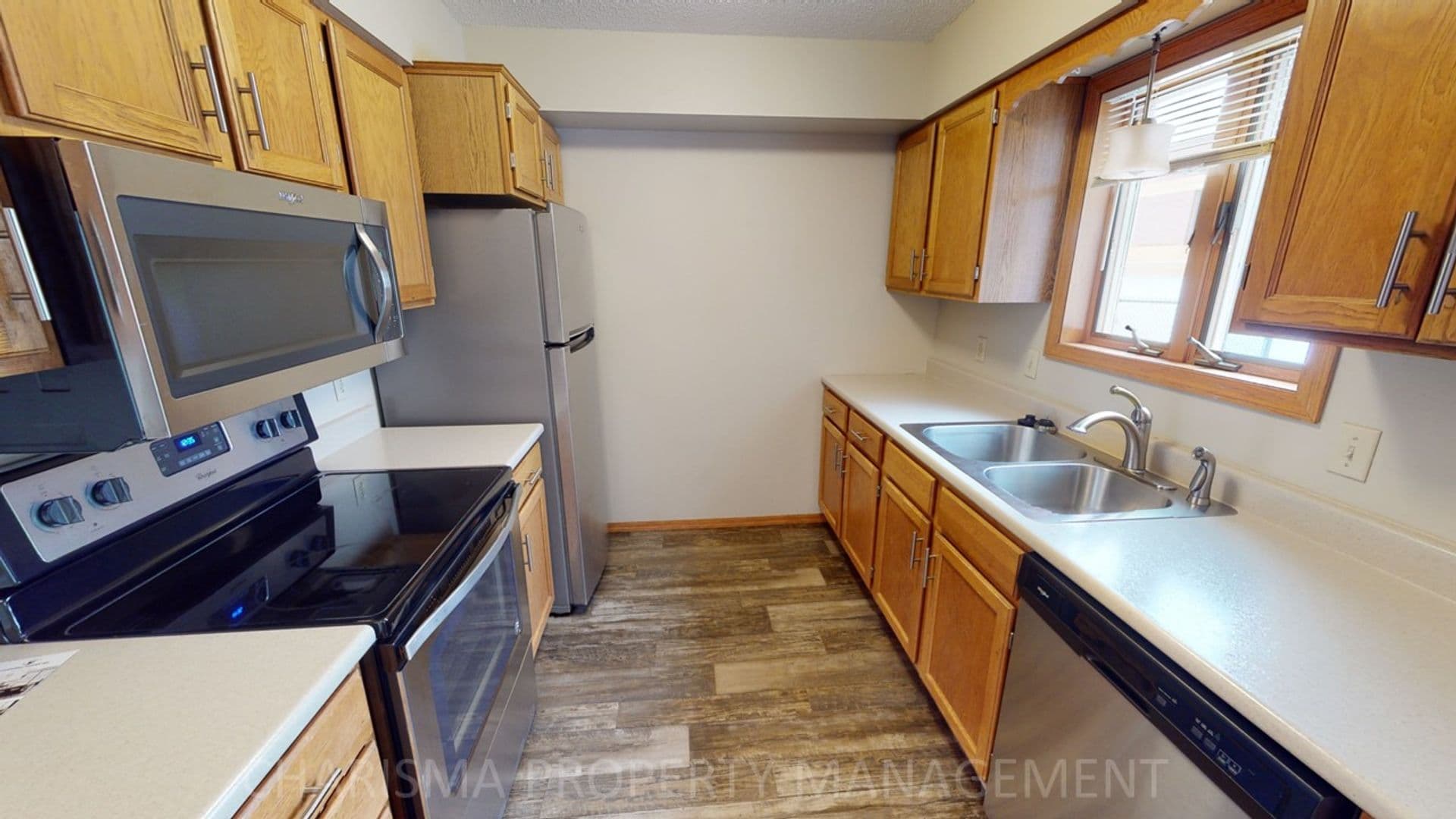 Sioux Falls Apartment: 620/626 N Sycamore Ave