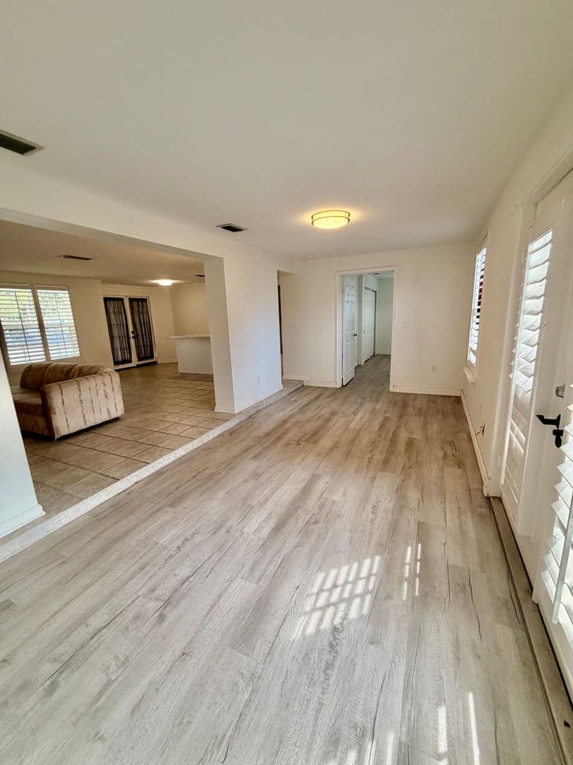 Sarasota House: 4346 Murdock Ave