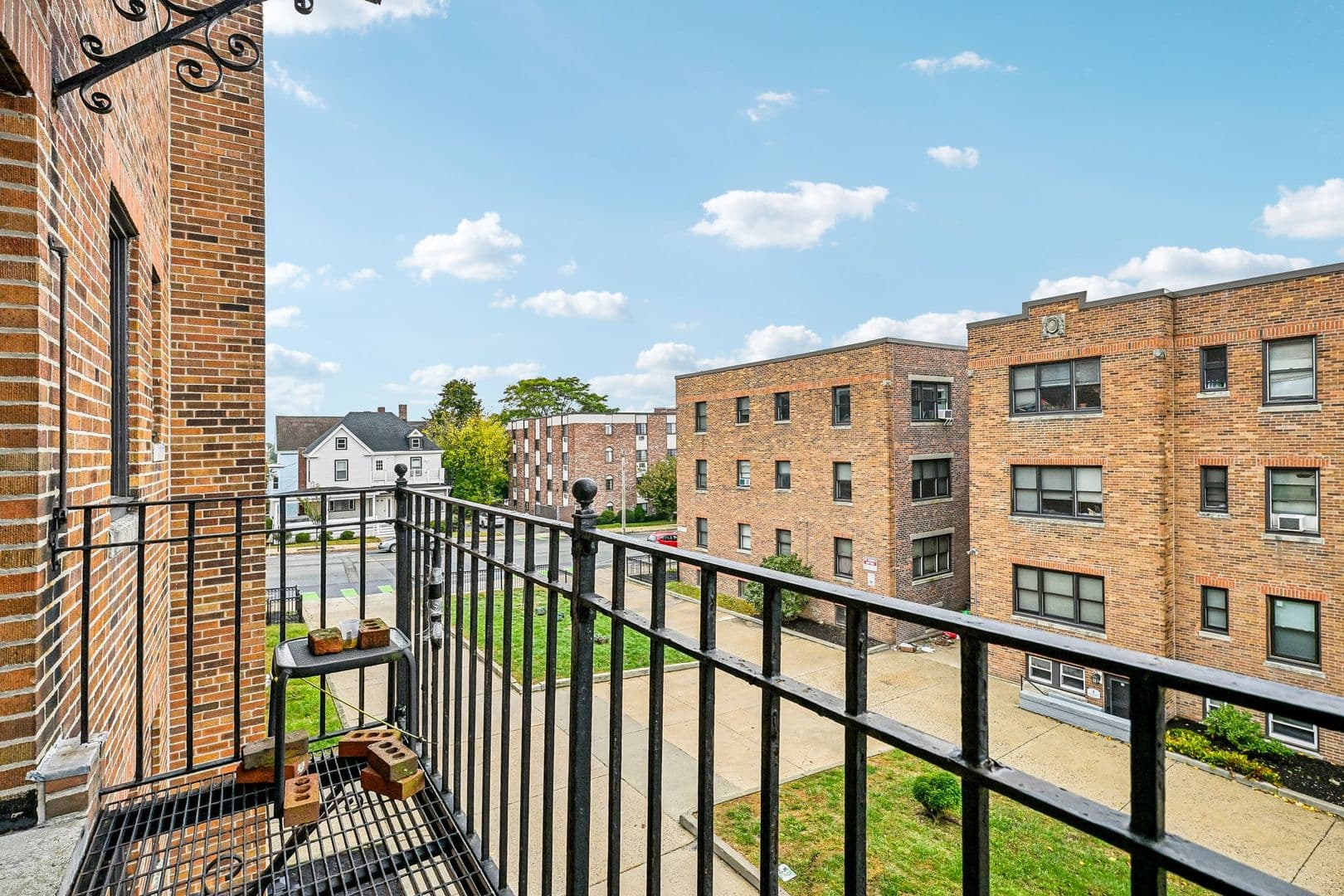 Medford Apartment: 4-7 Sherborn Court/463-475 Broadway