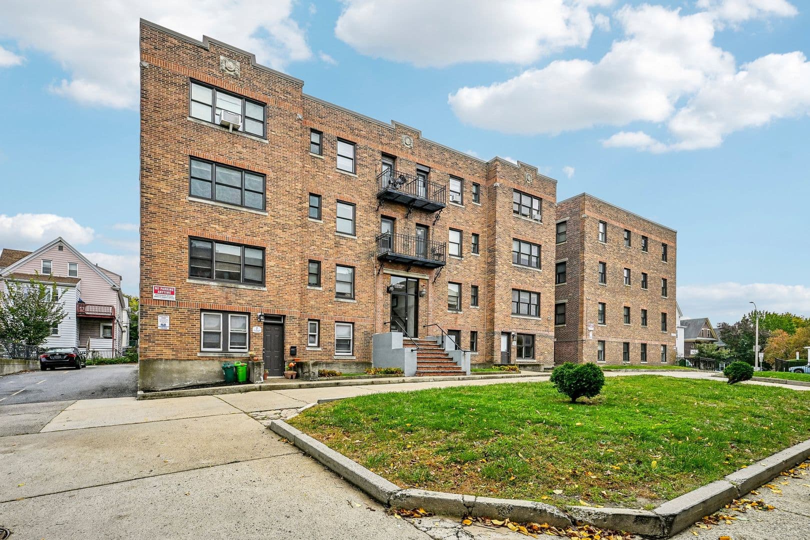 Medford Apartment: 4-7 Sherborn Court/463-475 Broadway