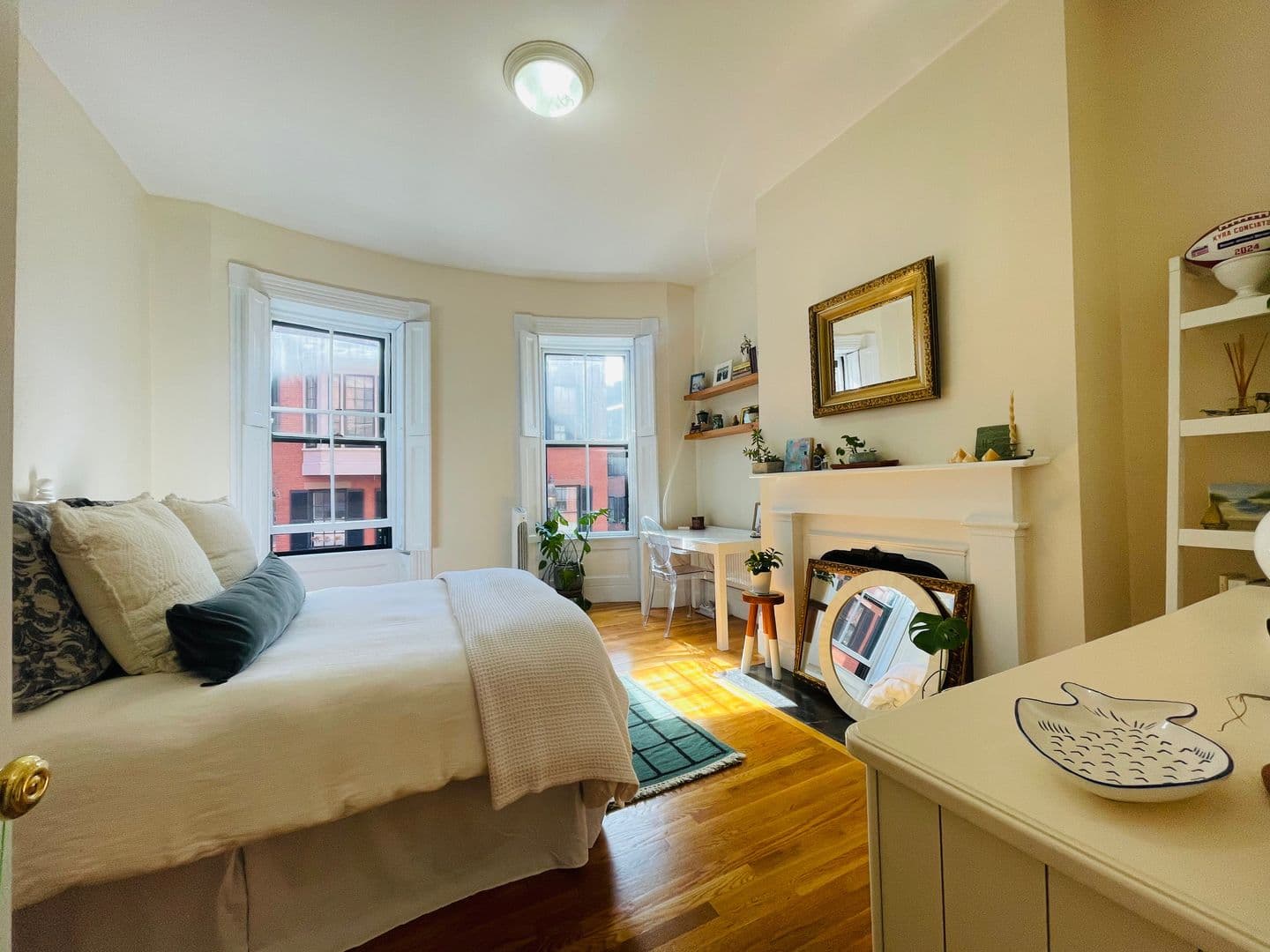 Boston Apartment: 107 Pinckney Street