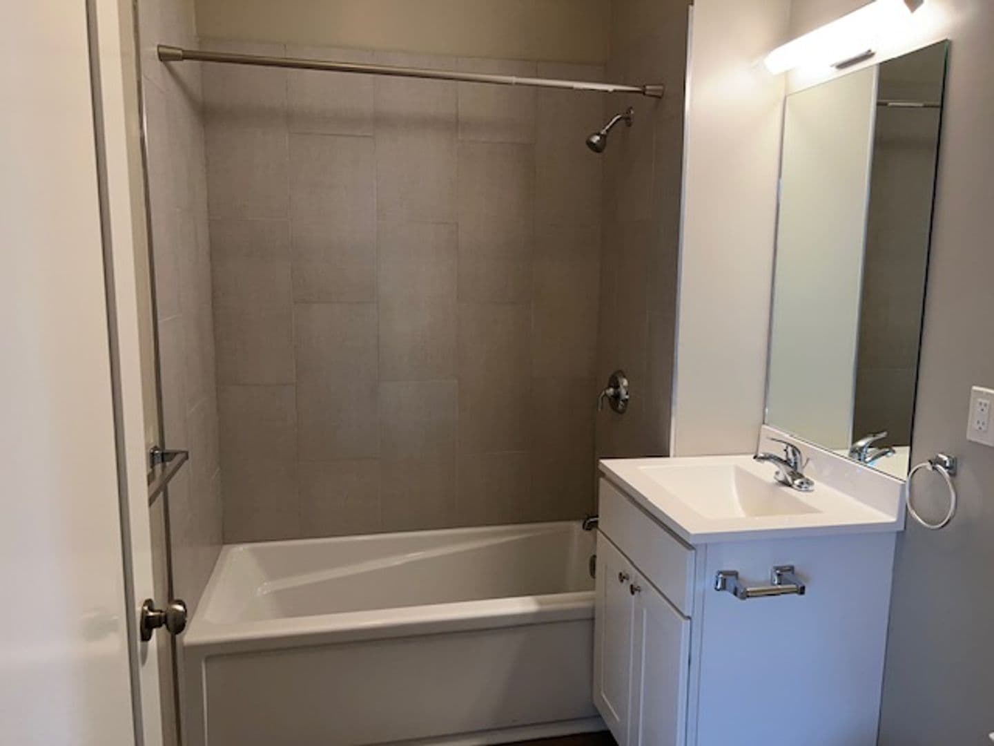 Wakefield Apartment: 600 North Ave
