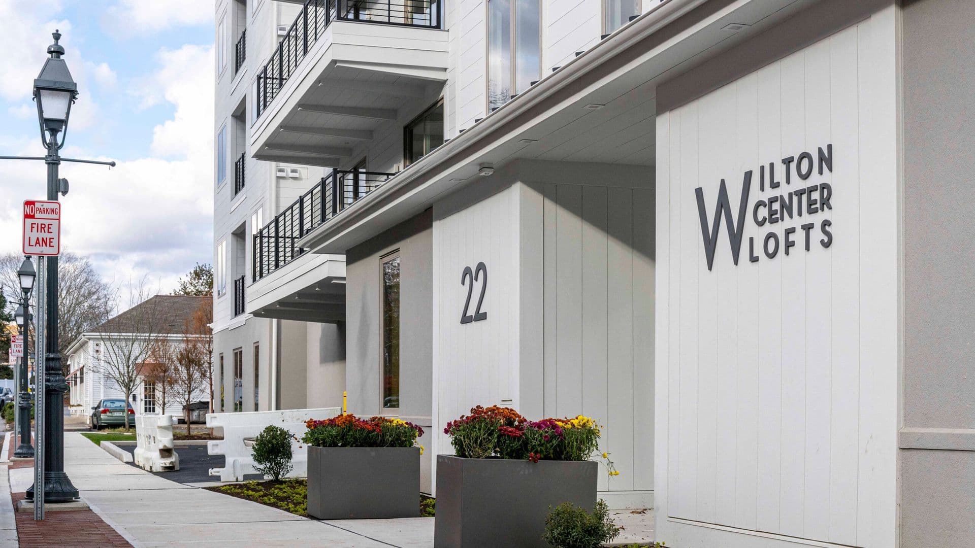 Wilton Apartment: 22 Hubbard Rd