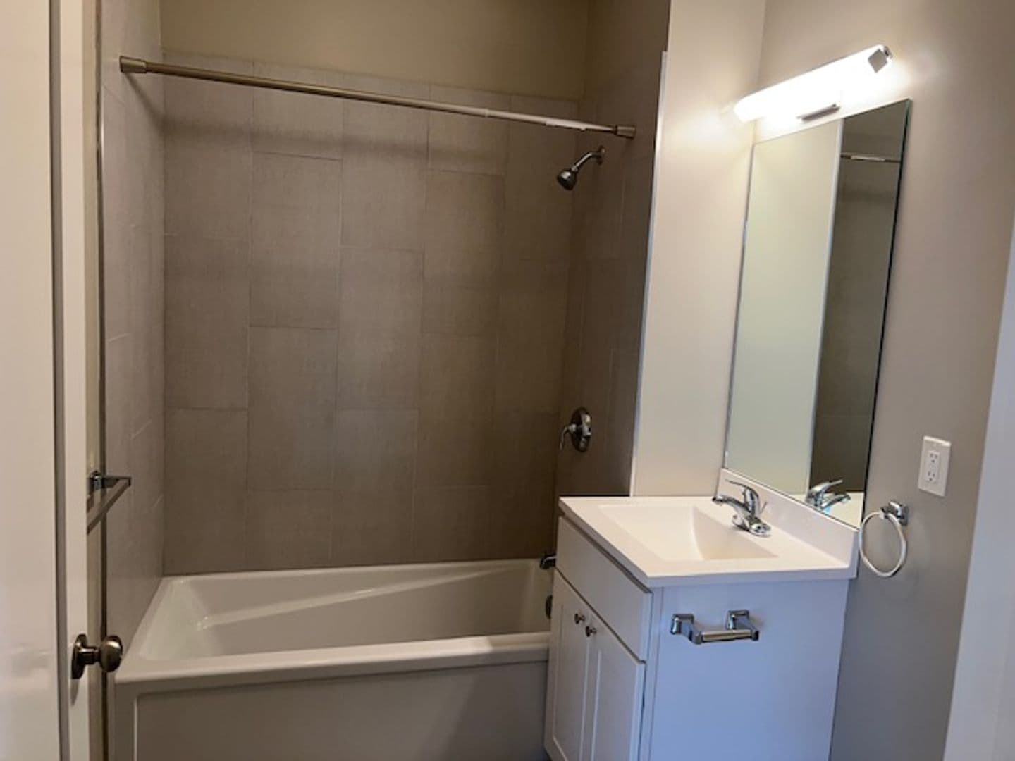 Wakefield Apartment: 600 North Ave