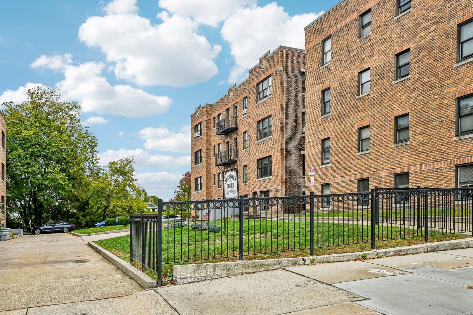 Medford Apartment: 4-7 Sherborn Court/463-475 Broadway