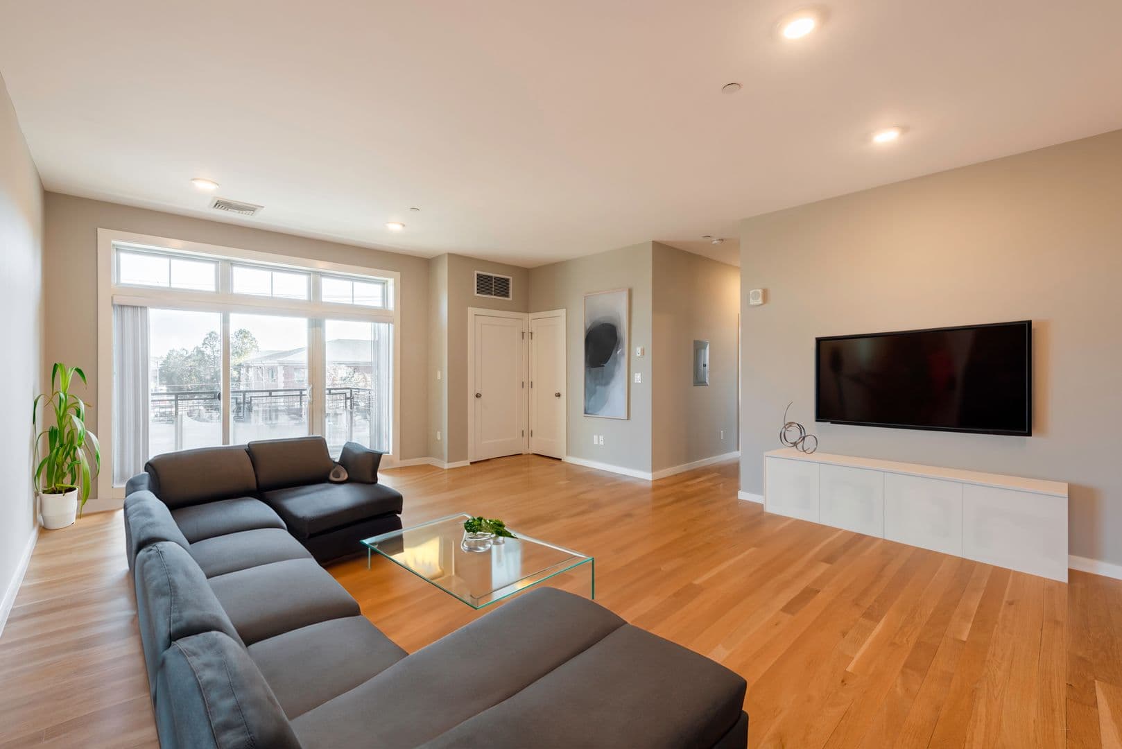 Wakefield Apartment: 598 North Ave
