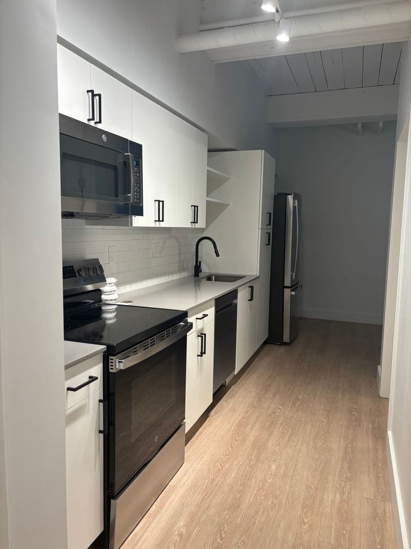 Haverhill Apartment: 86 Essex St.