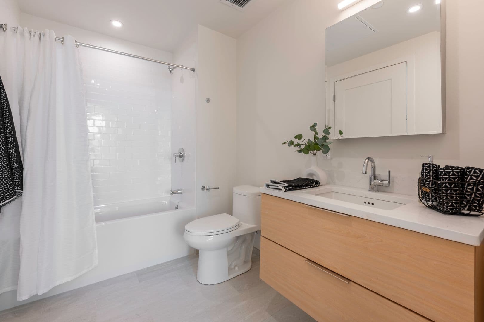 Revere Apartment: 810 Washington Ave