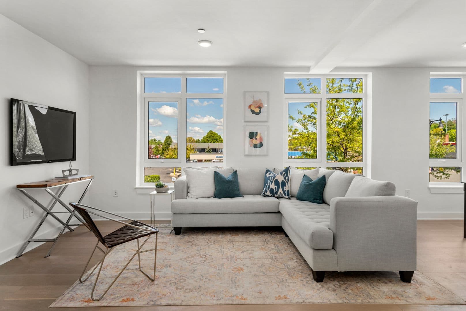 East Boston Apartment: 917 Bennington St
