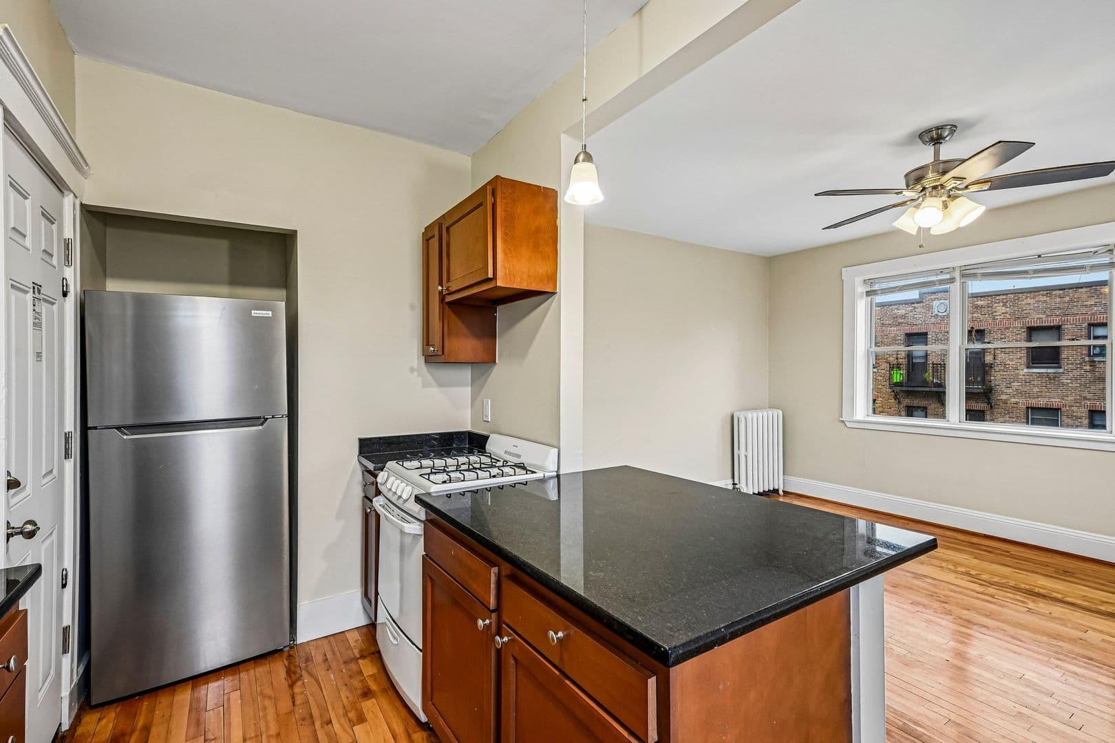 Medford Apartment: 4-7 Sherborn Court/463-475 Broadway