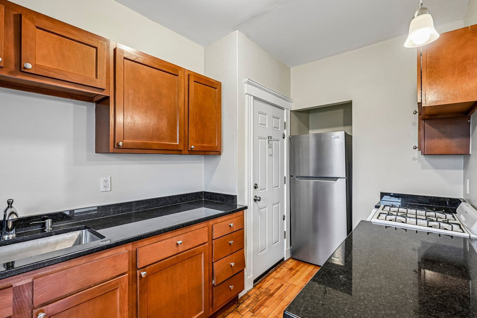 Medford Apartment: 4-7 Sherborn Court/463-475 Broadway