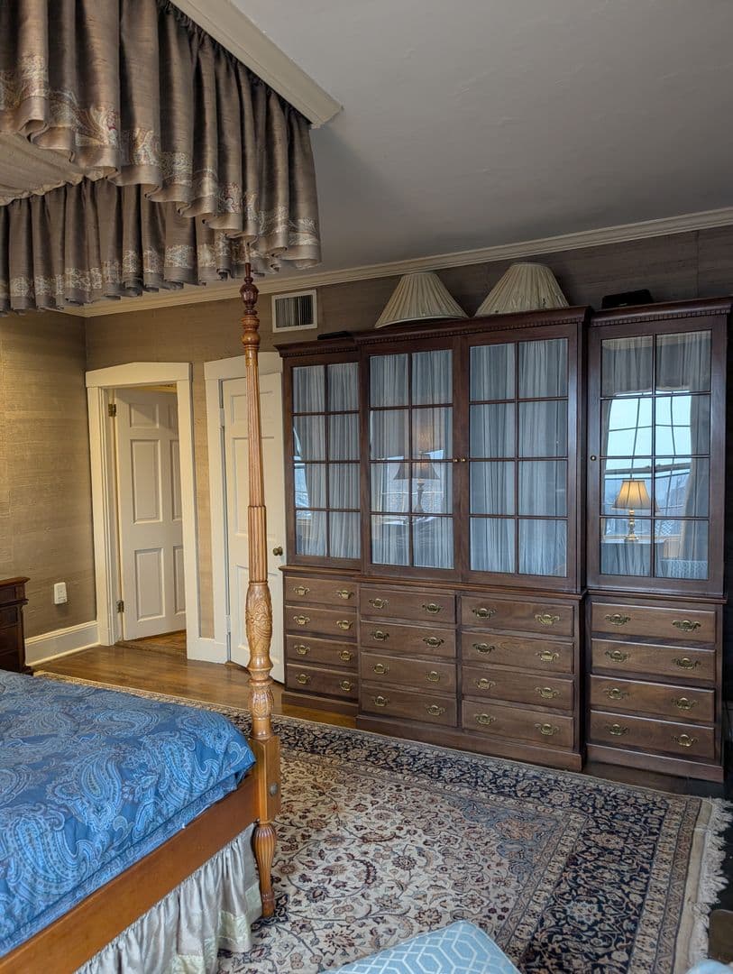 Boston Apartment: 2 Louisburg Square