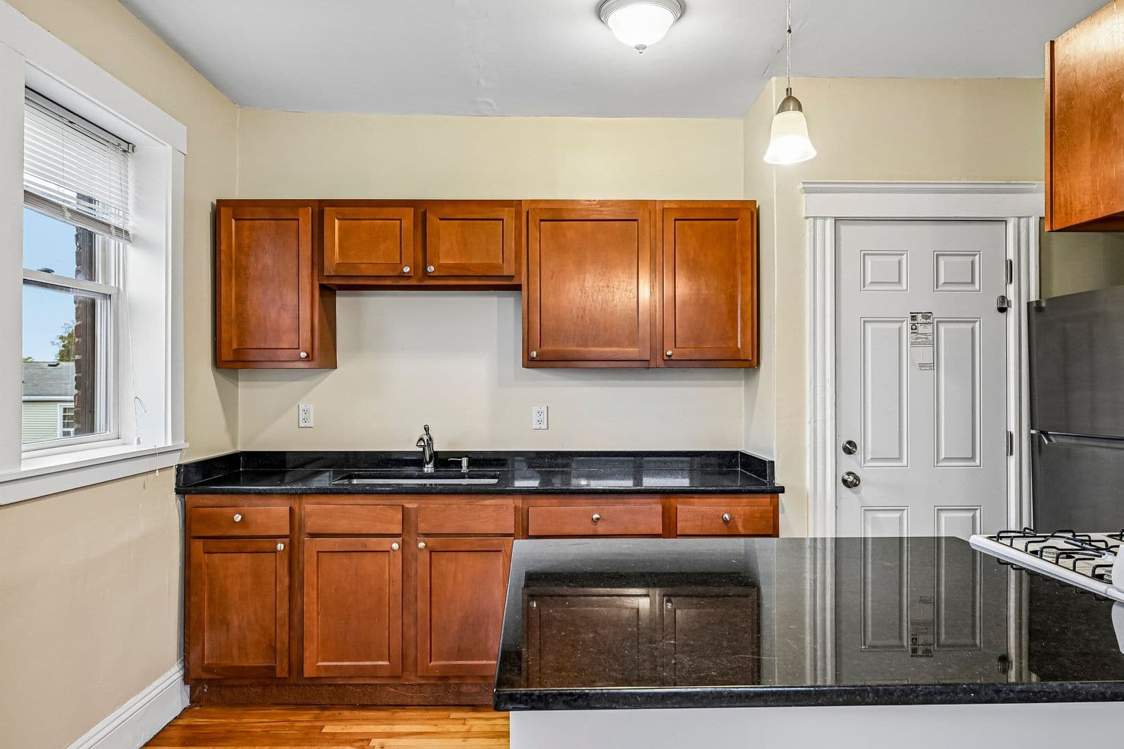 Medford Apartment: 4-7 Sherborn Court/463-475 Broadway