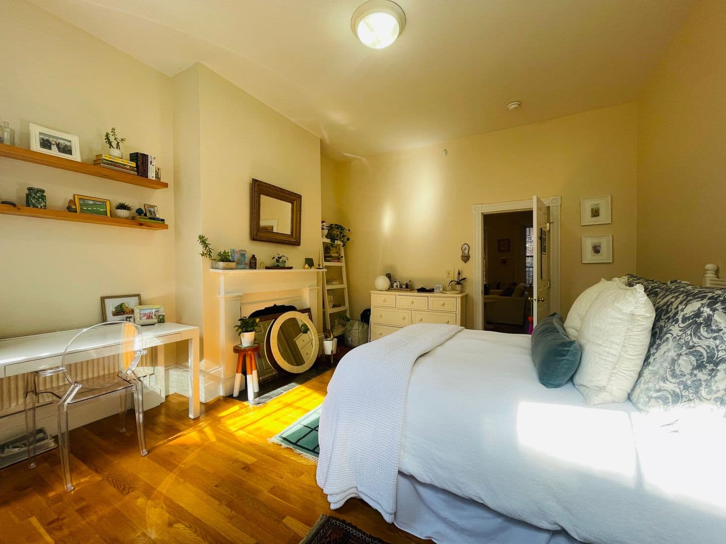 Boston Apartment: 107 Pinckney Street