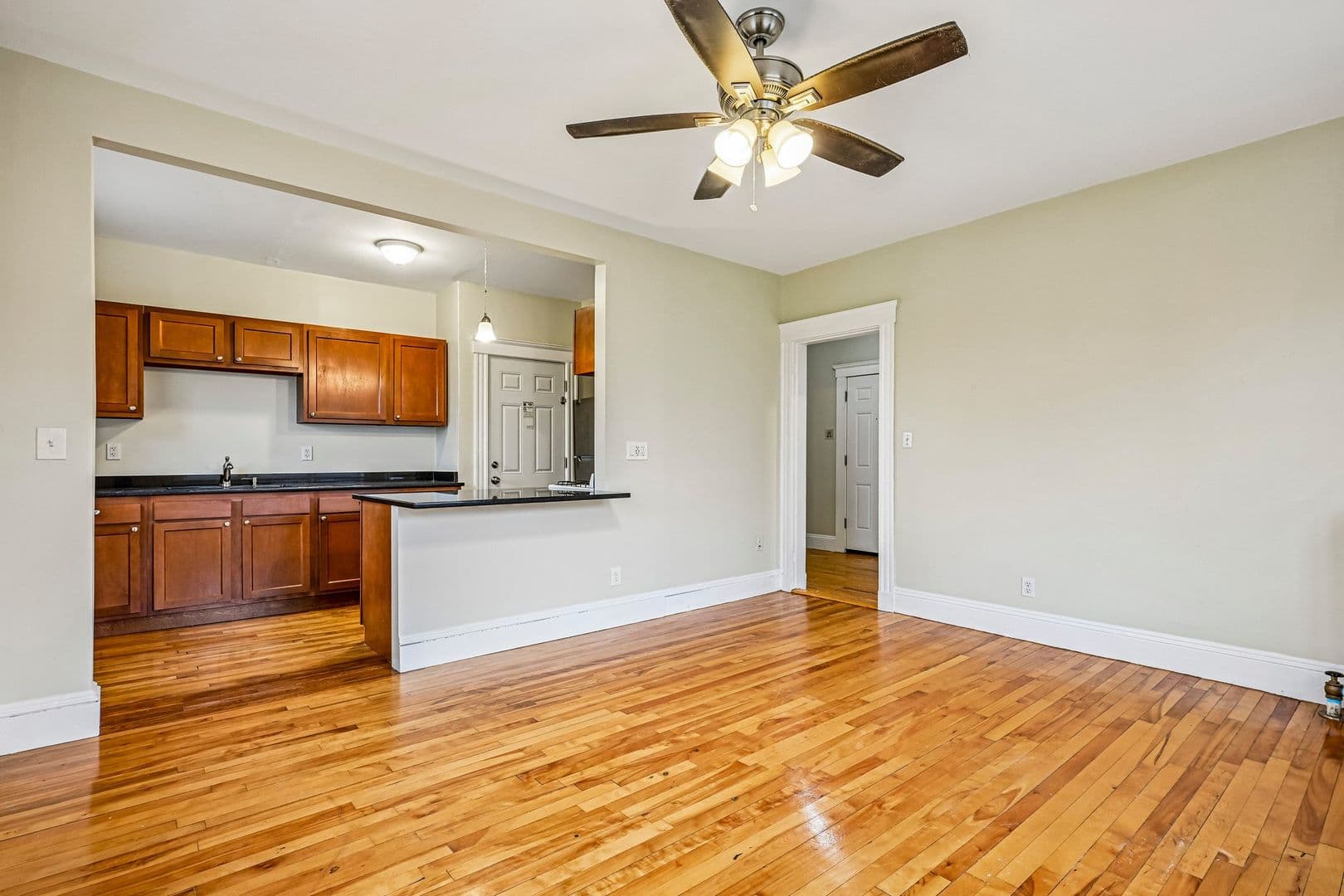 Medford Apartment: 4-7 Sherborn Court/463-475 Broadway
