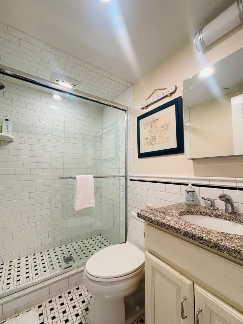 Boston Apartment: 107 Pinckney Street