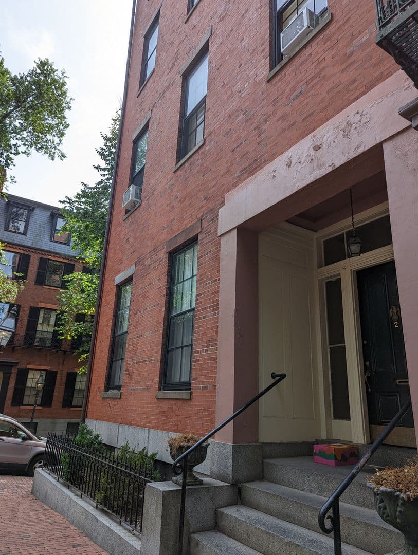Boston Apartment: 2 Louisburg Square