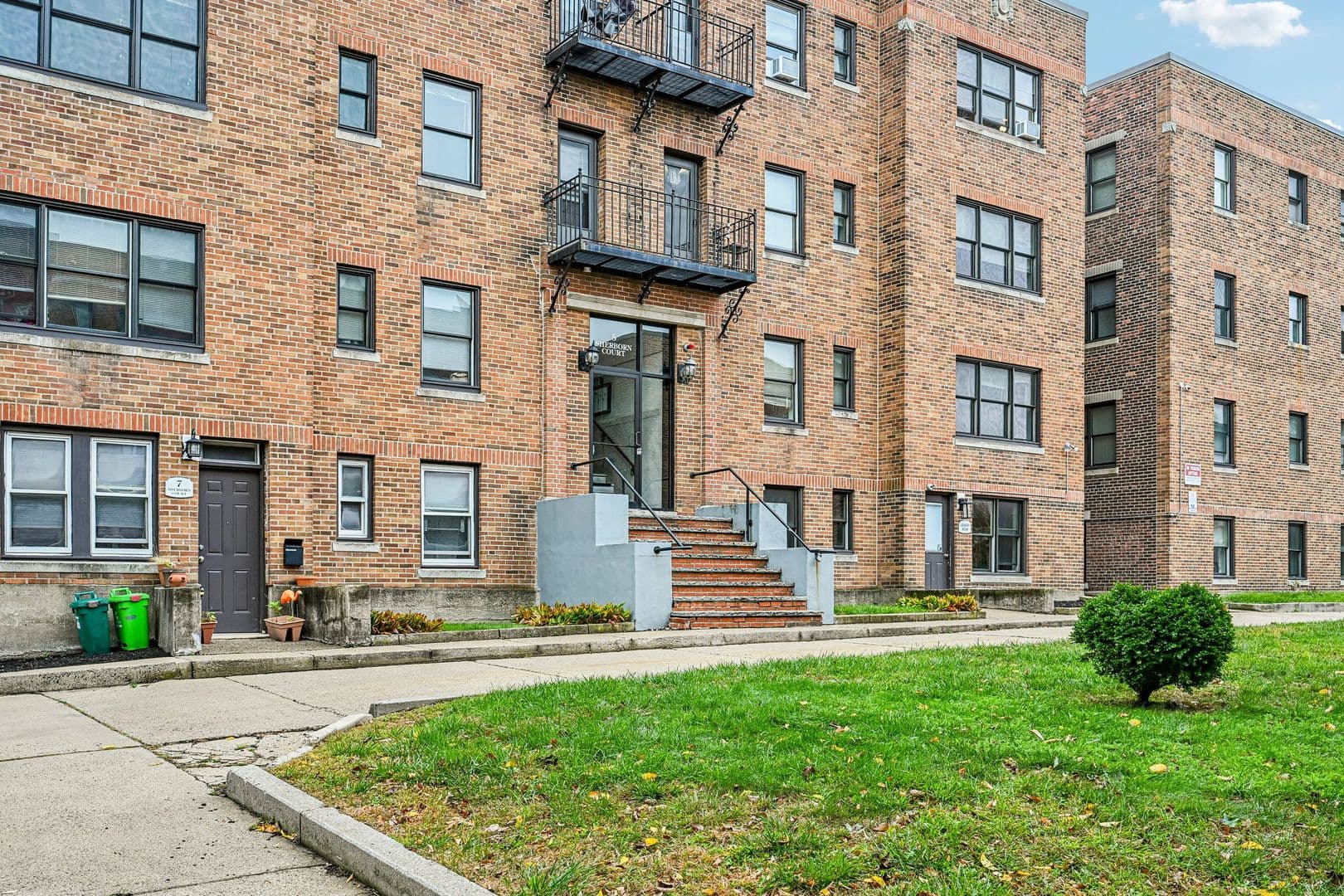 Medford Apartment: 4-7 Sherborn Court/463-475 Broadway