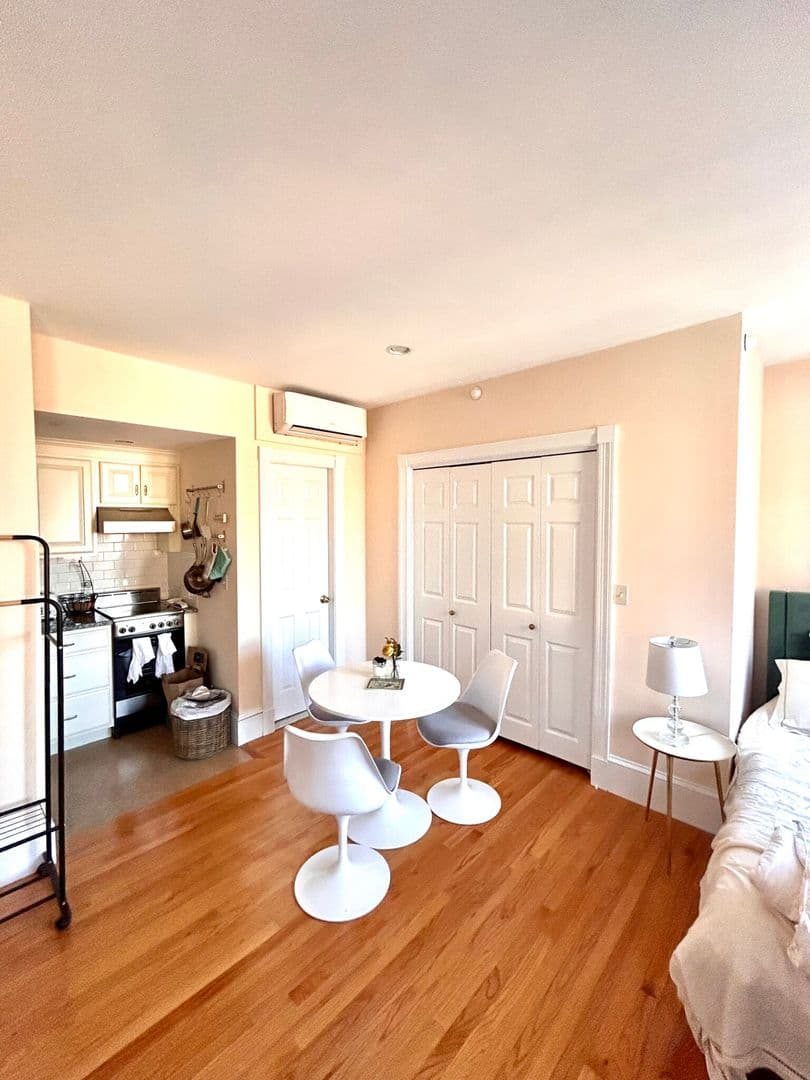 Boston Apartment: 105 Pinckney Street