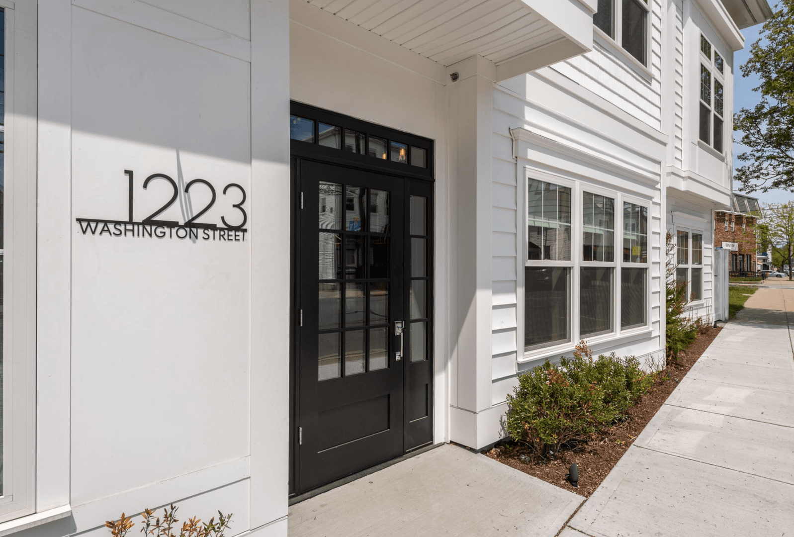 Norwood Apartment: 1223 Washington Street