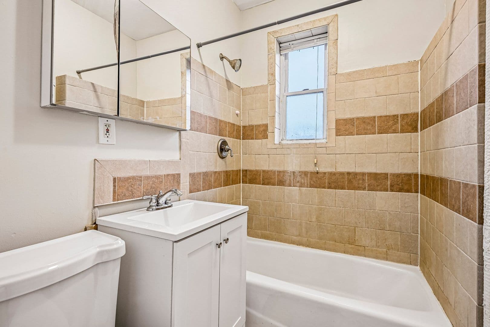 Medford Apartment: 4-7 Sherborn Court/463-475 Broadway