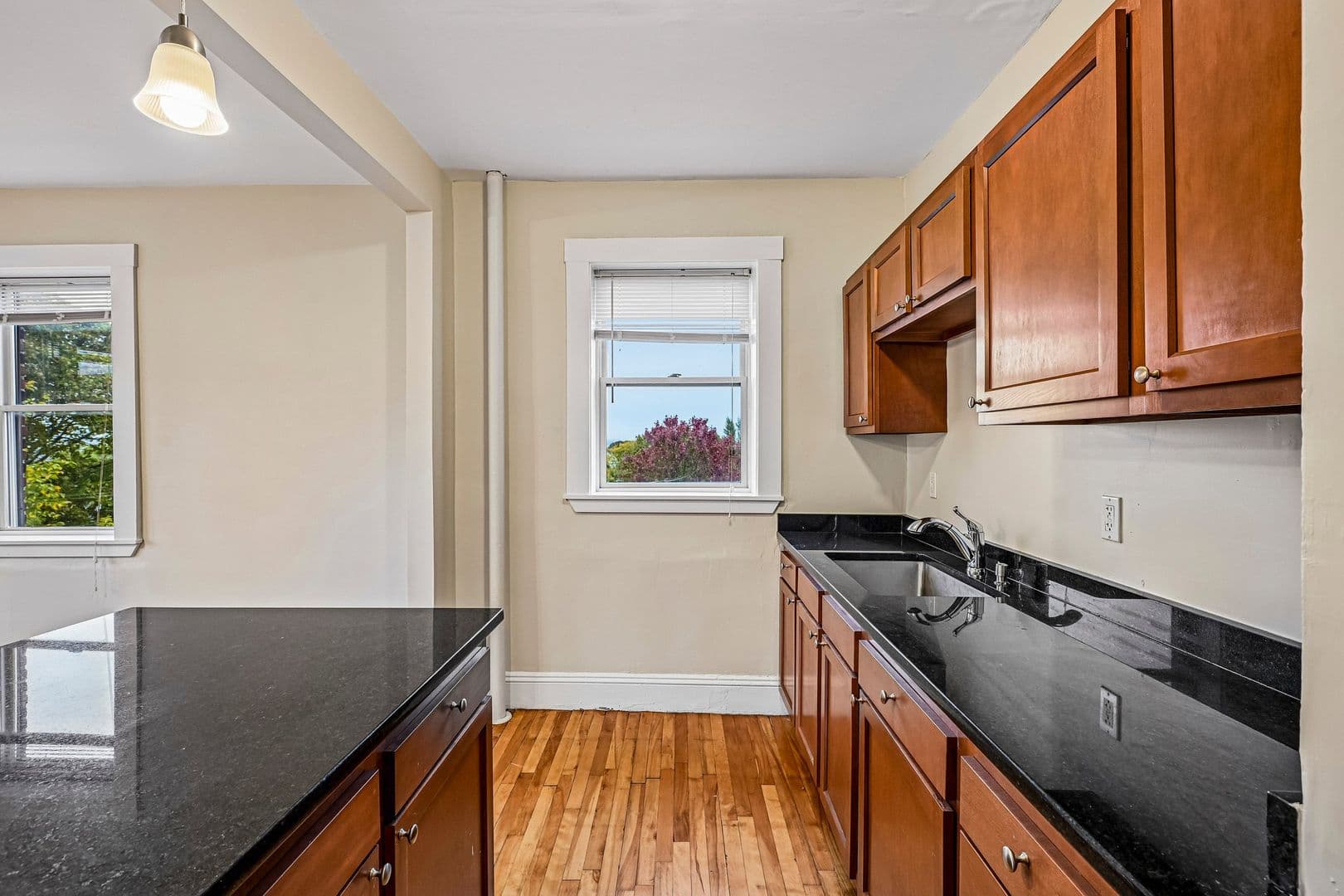 Medford Apartment: 4-7 Sherborn Court/463-475 Broadway