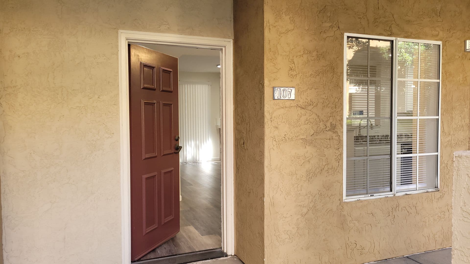 San Diego House: 2050 Camino de la Reina #107
