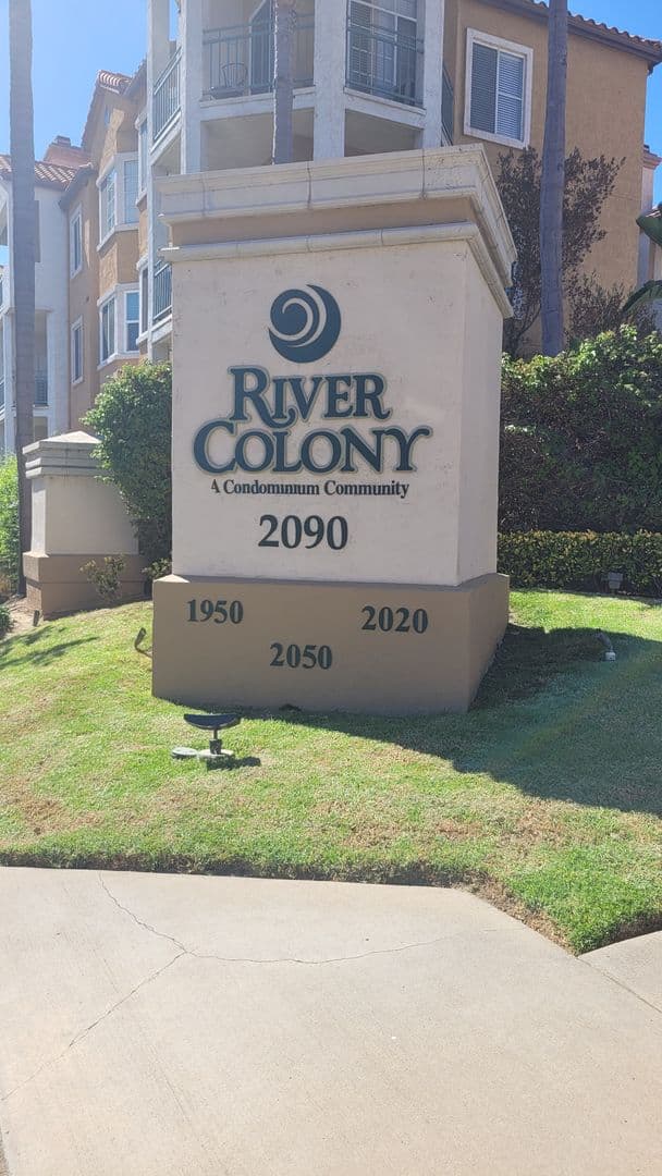 San Diego House: 2050 Camino de la Reina #107