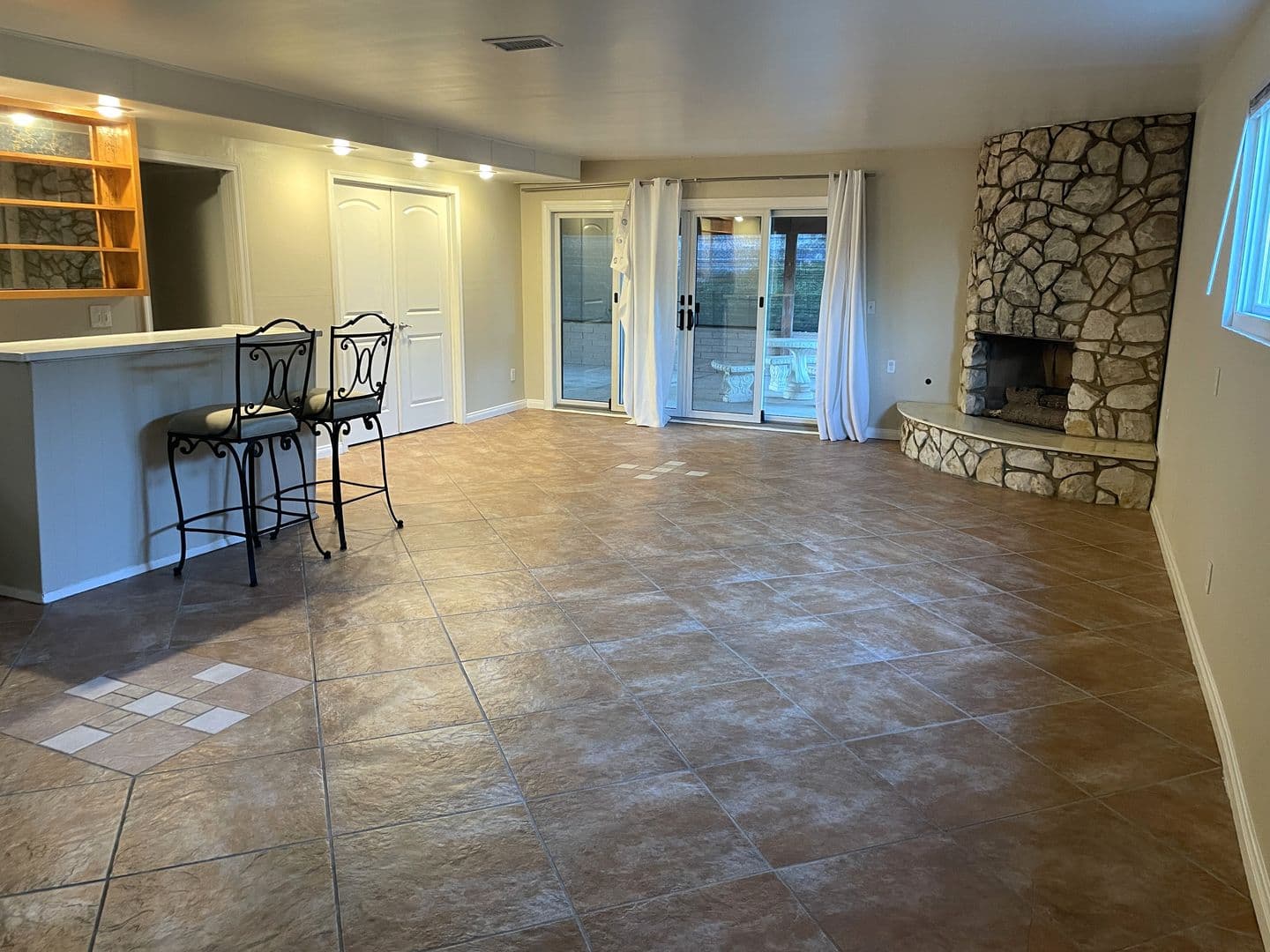 San Diego House: 136 Royal Oak Drive