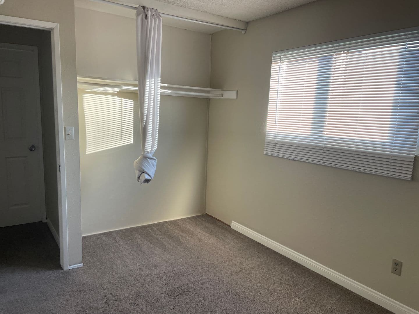 San Diego House: 136 Royal Oak Drive
