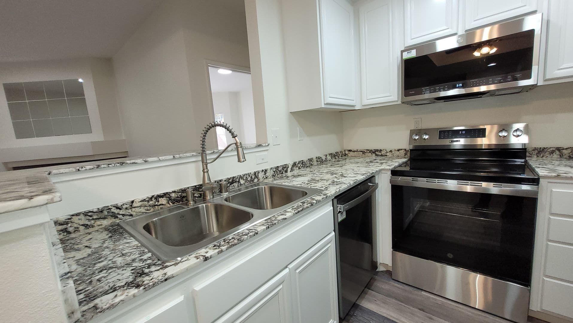 San Diego House: 2050 Camino de la Reina #107