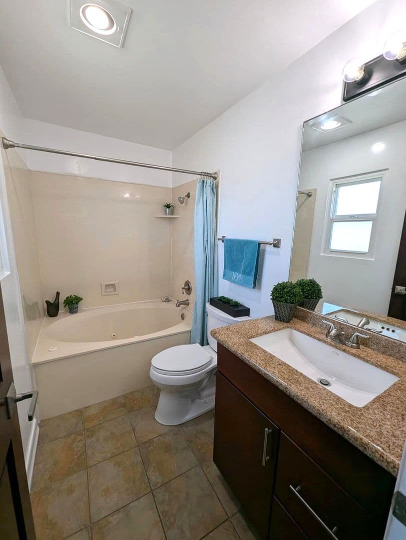 San Diego House: 1150 21st Street #25