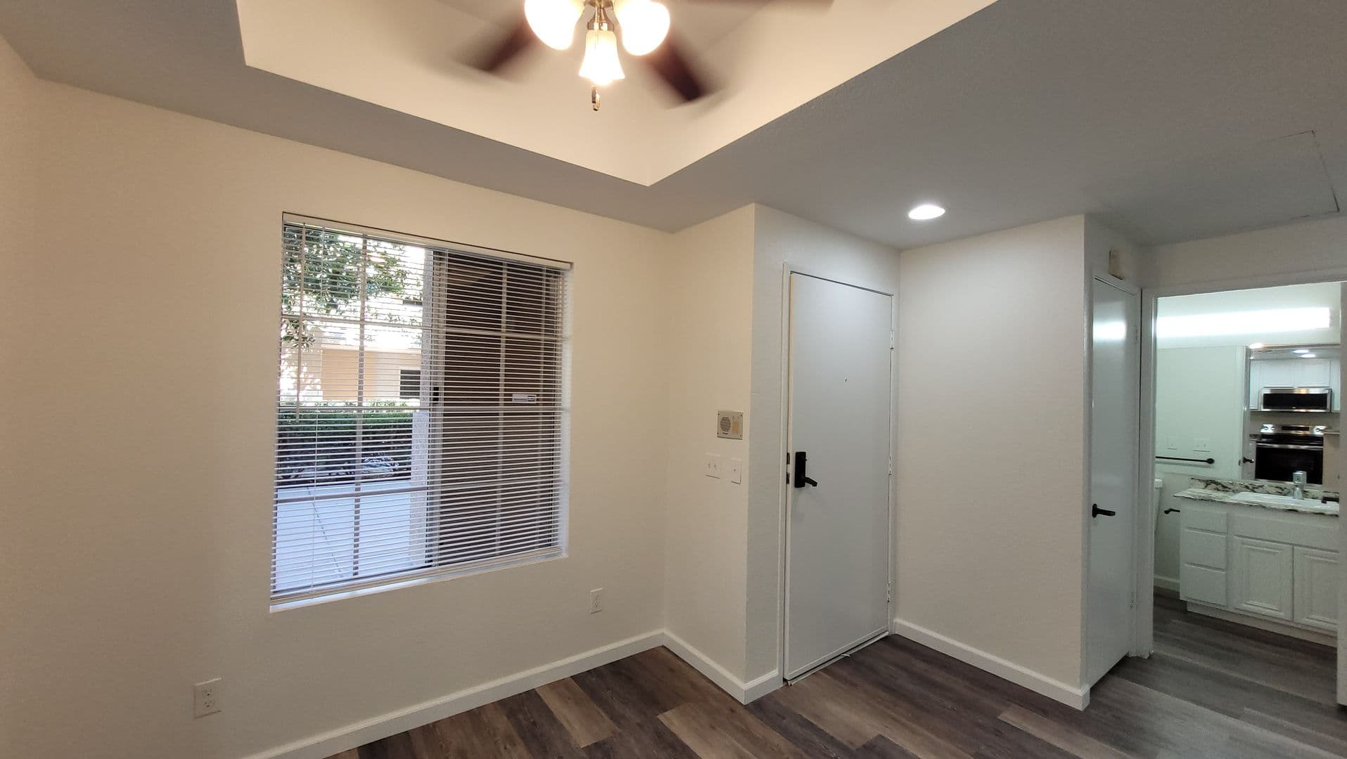 San Diego House: 2050 Camino de la Reina #107