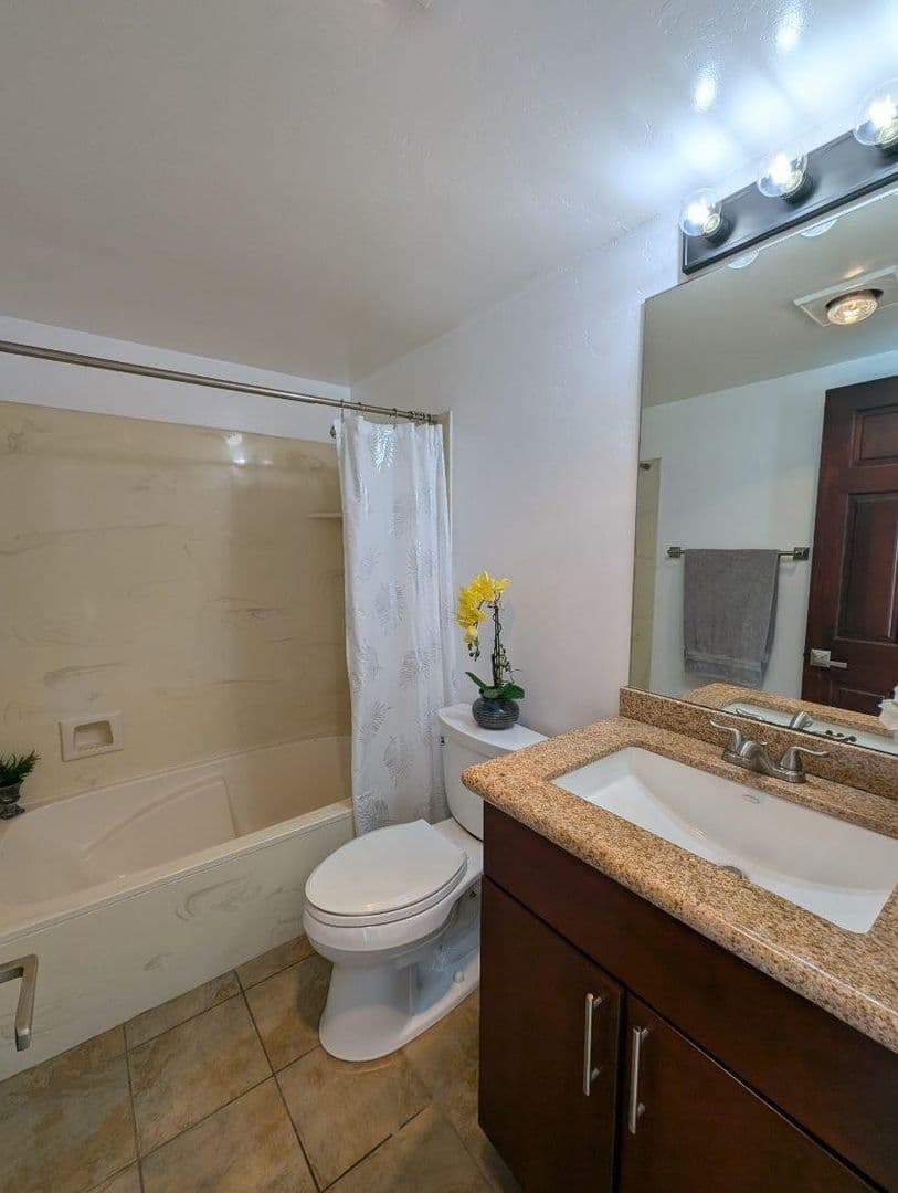 San Diego House: 1150 21st Street #25