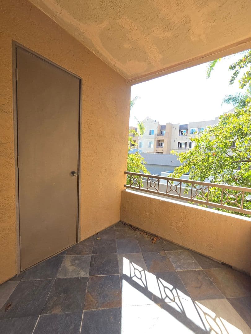 San Diego Condo: 3520 Lebon Drive #5220