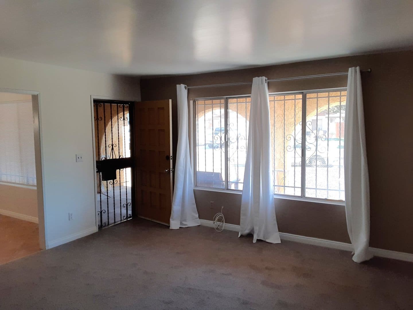 San Diego House: 136 Royal Oak Drive